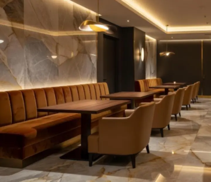Luksusowe wnętrze restauracji przygotowane na wieczór VIP
